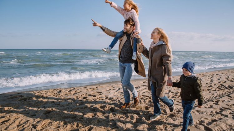 Wakacje po wakacjach – dlaczego warto  udać się nad Bałtyk po sezonie?